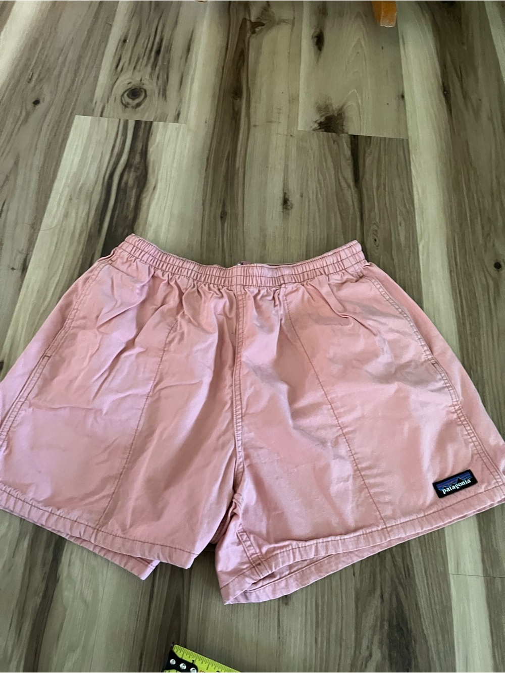 Patagonia Funhoggers 4" Sunfade Pink Shorts Women's Size M
